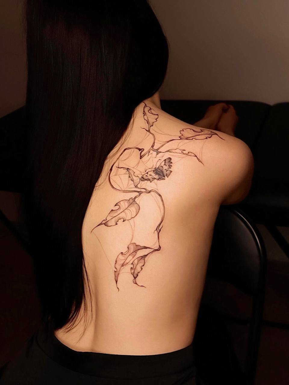 Botanické tetování na zádech / Botanical tattoo on back